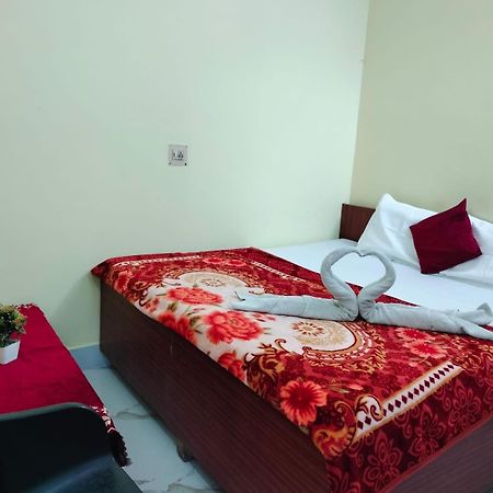 ורנאסי Jpm Guest House מראה חיצוני תמונה