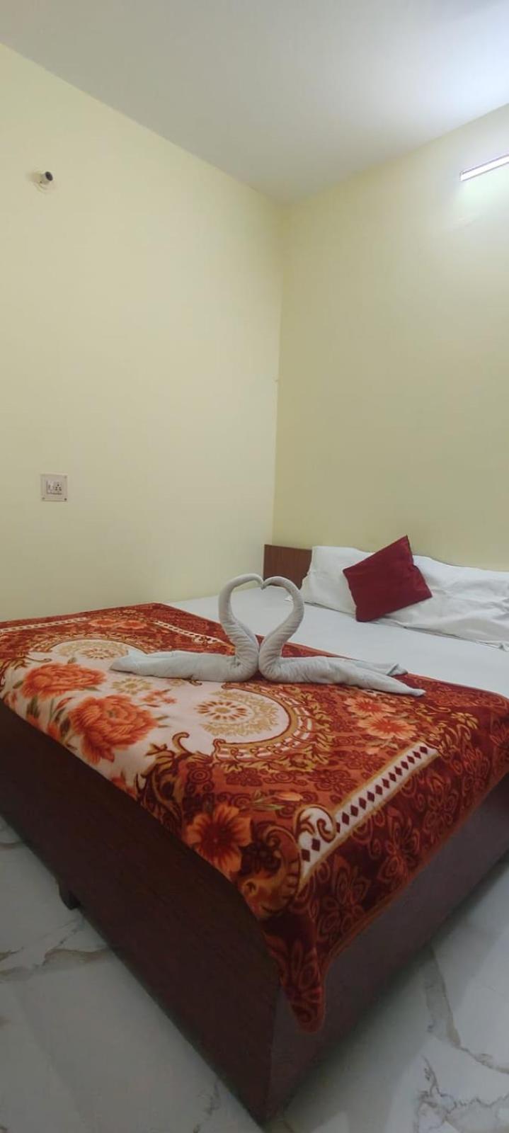 ורנאסי Jpm Guest House מראה חיצוני תמונה