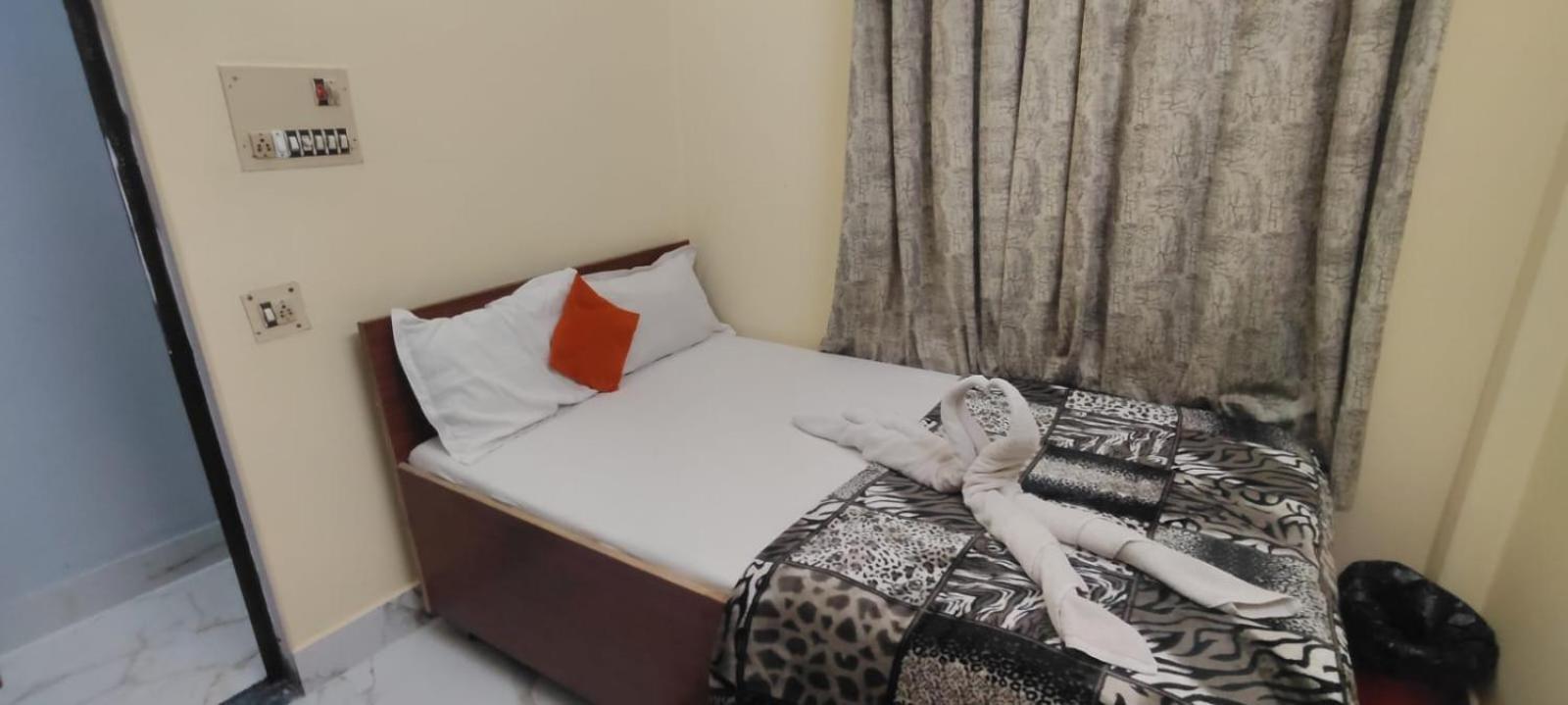 ורנאסי Jpm Guest House מראה חיצוני תמונה