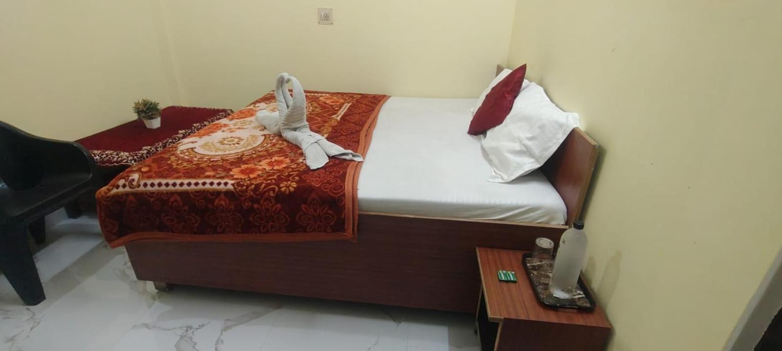 ורנאסי Jpm Guest House מראה חיצוני תמונה