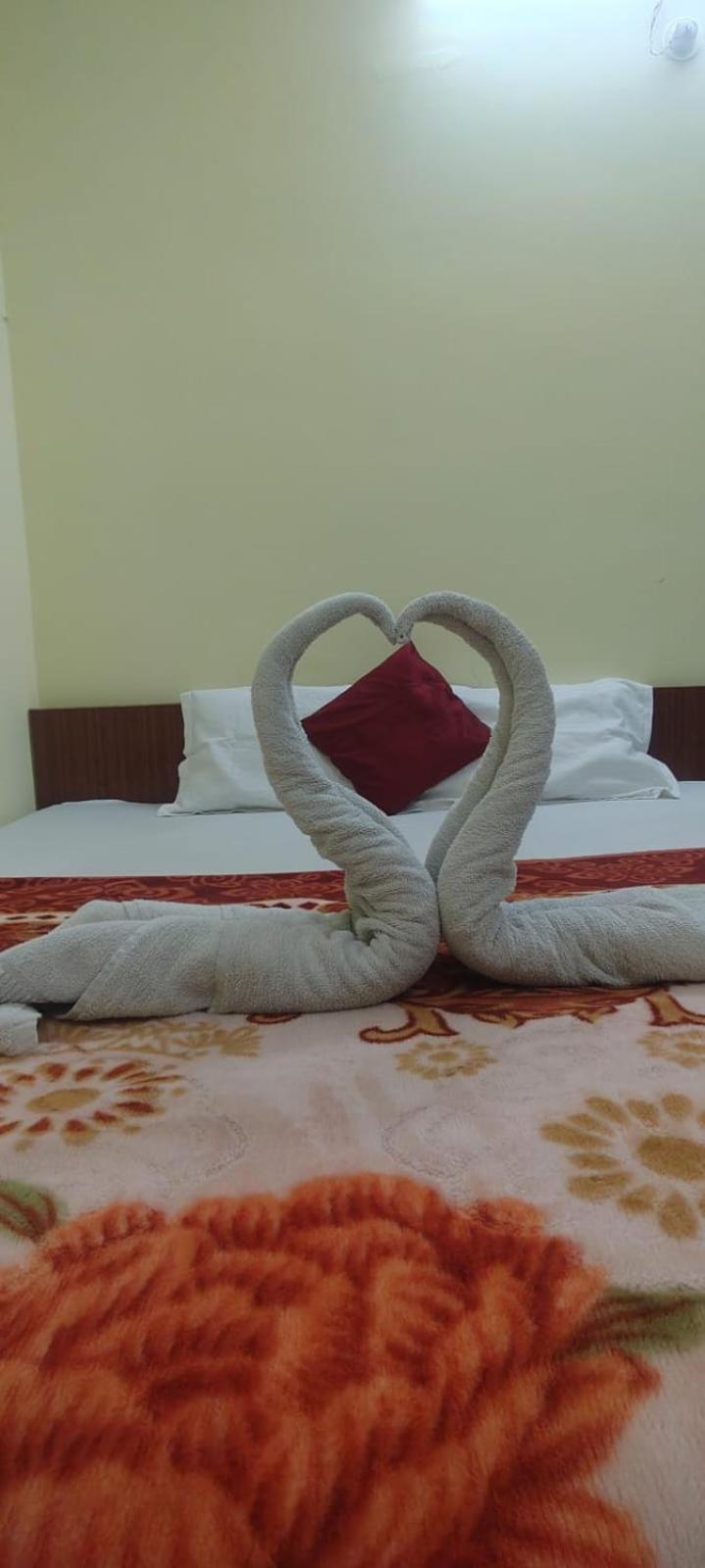ורנאסי Jpm Guest House מראה חיצוני תמונה