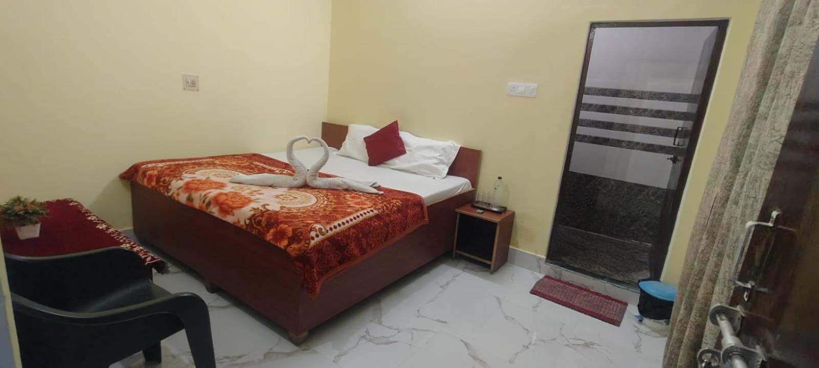ורנאסי Jpm Guest House מראה חיצוני תמונה