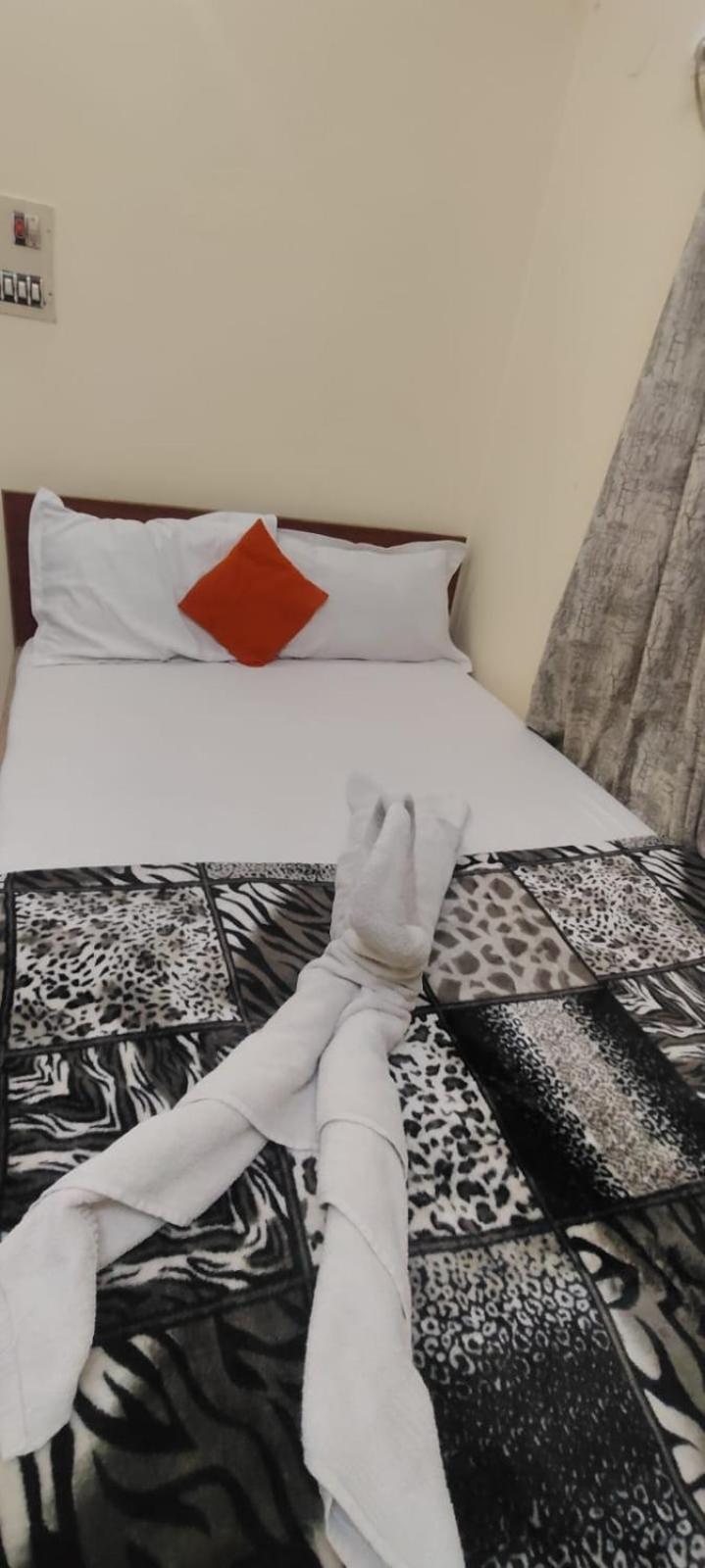 ורנאסי Jpm Guest House מראה חיצוני תמונה