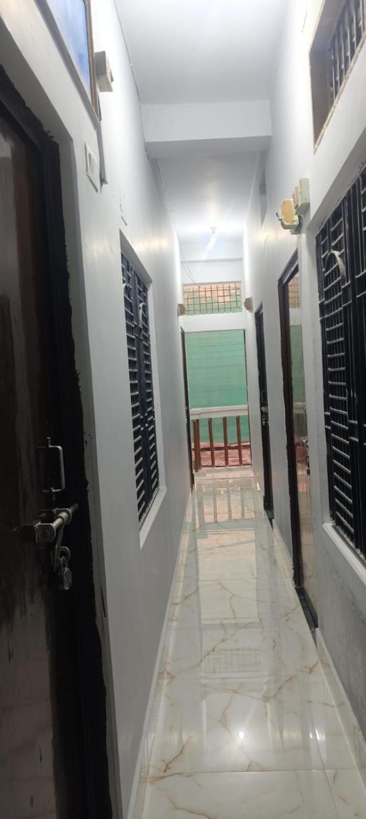 ורנאסי Jpm Guest House מראה חיצוני תמונה