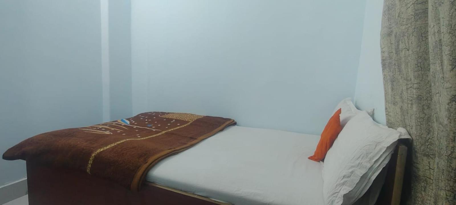 ורנאסי Jpm Guest House מראה חיצוני תמונה
