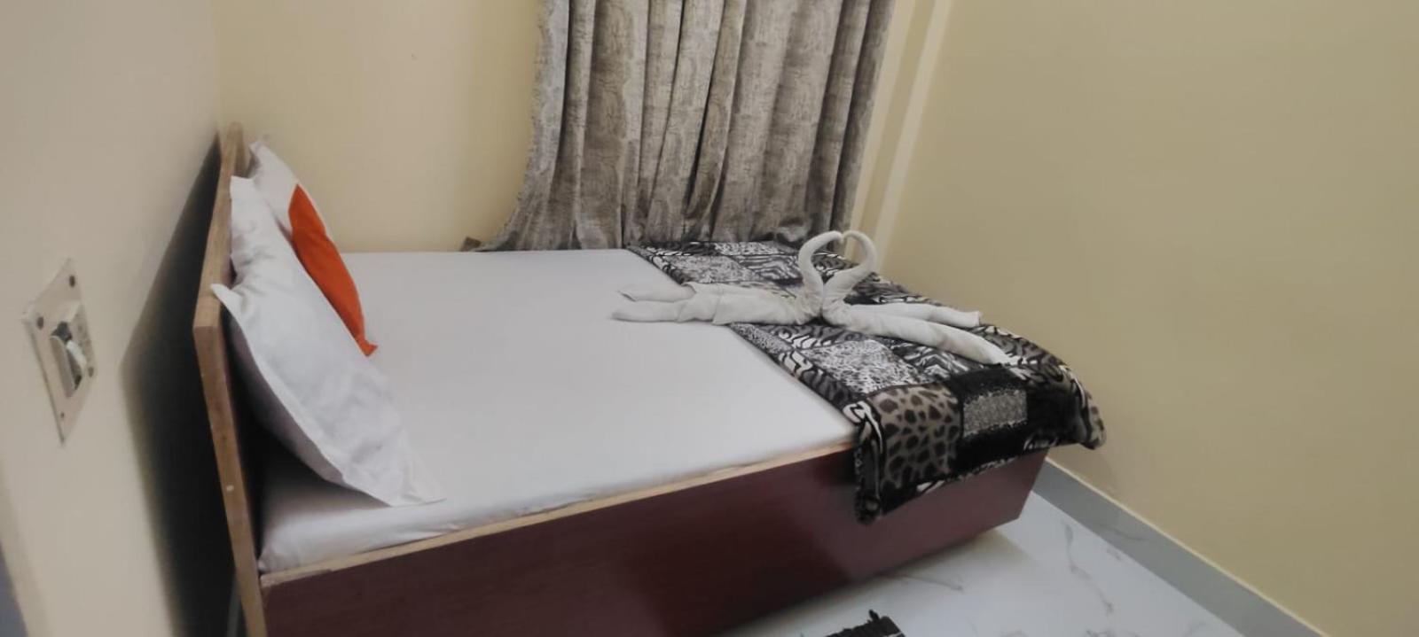 ורנאסי Jpm Guest House מראה חיצוני תמונה
